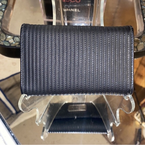 Authentic BVLGARI Ribbed 4 Prong Leather Key holder In Excellent Condition - Picture 2 of 10